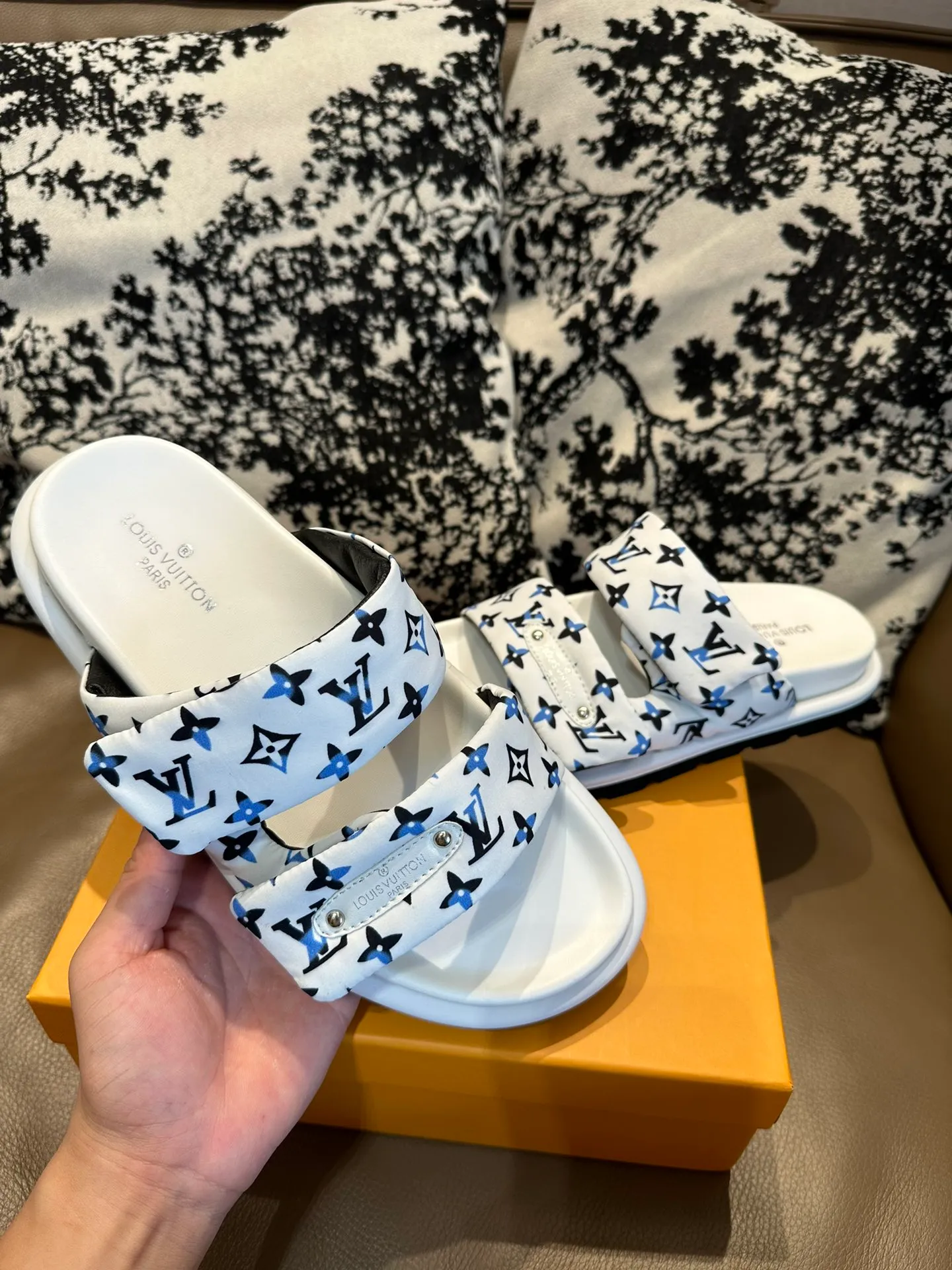 Men's shoes 💰360💰 LV. Slippers 🩴High silk fabric original PU water table rubber outsole, size 35-46